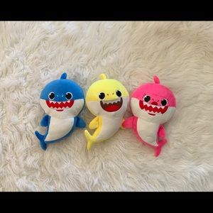 Baby Shark Light-Up/Singing Plushies